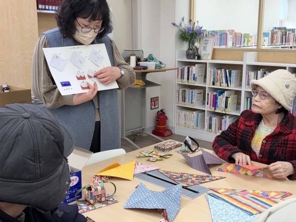강사님의 설명을 듣고 있는 모습