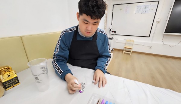 세심하게 색칠해요