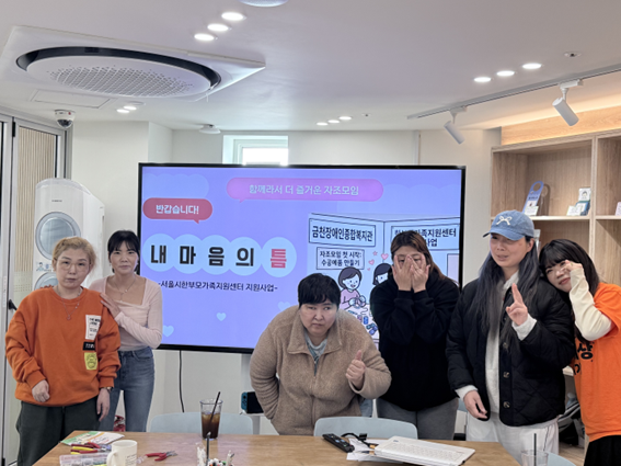 각자만의 매력들이 넘치는 어머님들과 한컷