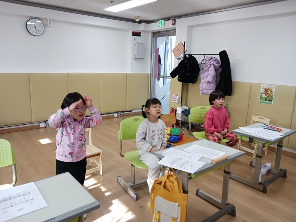 음악활동하는 아동들