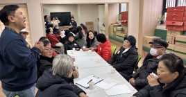 일주일만에 모여 즐겁게 담소나누는 모습