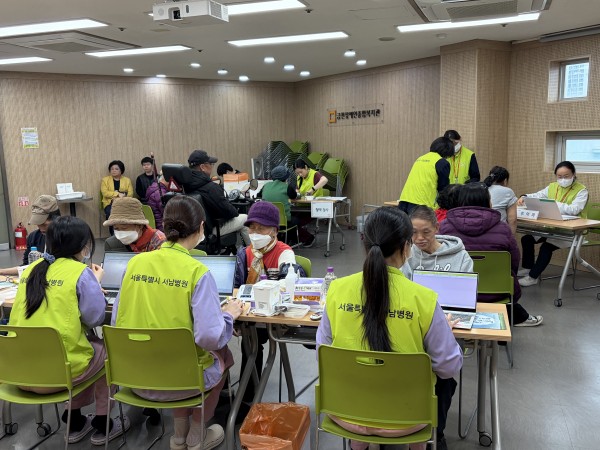 병원진료 진행하고 있는 모습