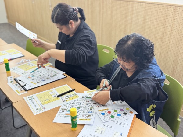 자기소개서를 만드는 모습