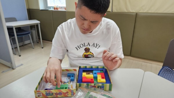 코잉스 보드게임으로 배우는 질서와 기다림