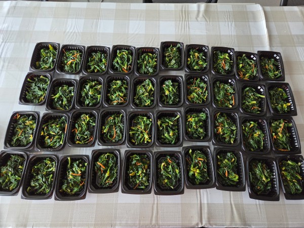 음식이 소분되어 있는 모습