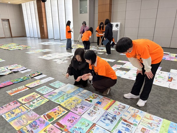 공정하고 신중한 기준에 따라 심사가 이루어지는 모습