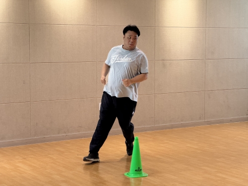 집중하여 달리기를 하는 모습