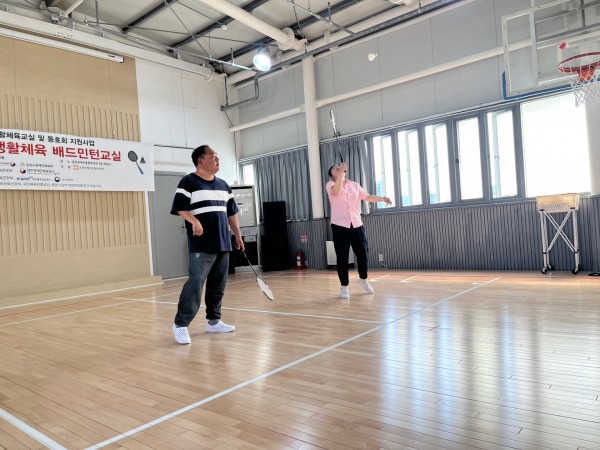 날아오는 콕을 향해 정확한 타겟팅 인줄알았으나 미스로인한 실점장면