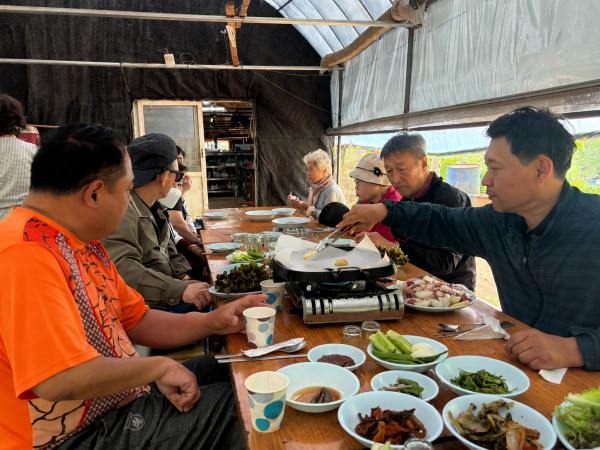 옥천농원 도착하여 식사 준비하는 모습