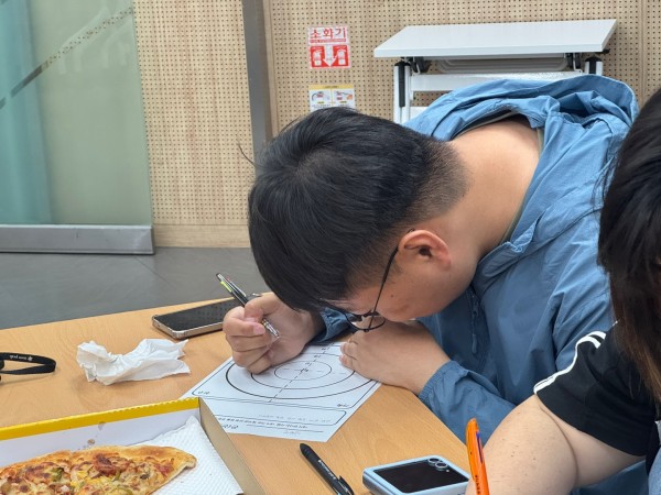 내 주변 자산을 작성하는 모습