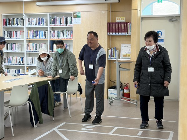 땅따먹기 활동 하고 있는 모습