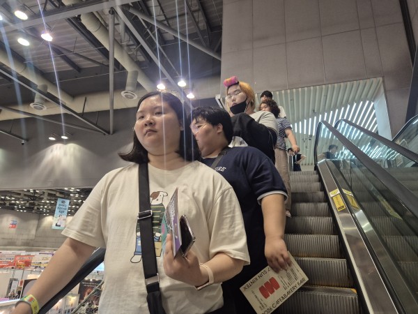 카페베이커리 페어 입장하고 있는 모습