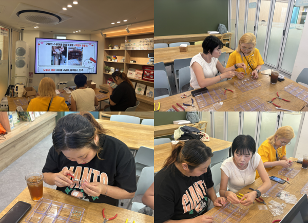 귀걸이를 만드는 모습
