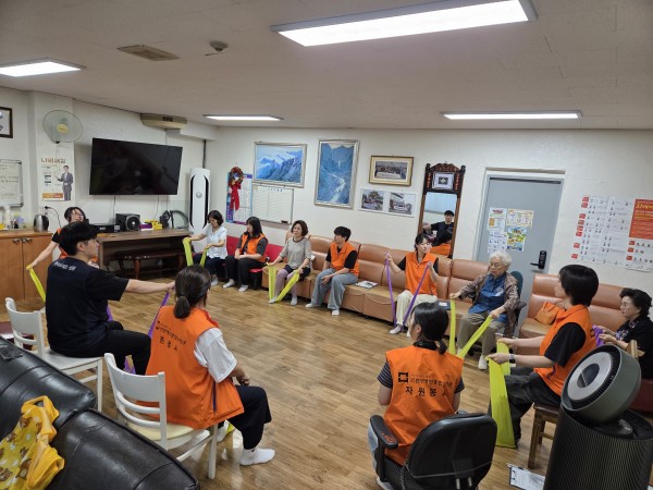 세라밴드를 사용하여 스트레칭 가능합니다