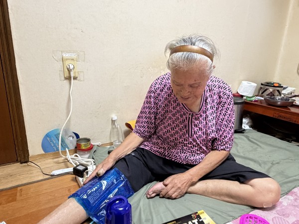 무더위물품 확인하는 모습