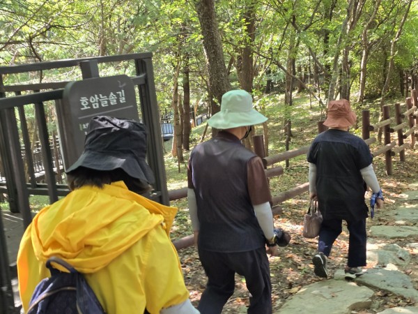 산책 하는 모습
