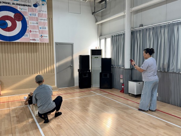 사진을 찍으며 강사와 상담하는 모습