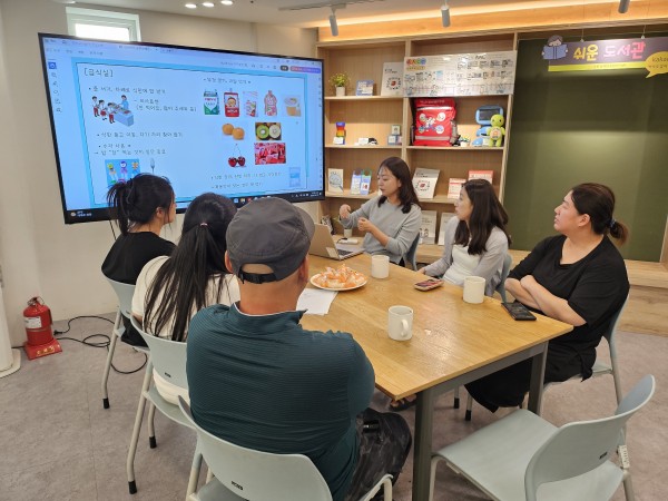 열정 넘치는 모습으로 현장의 이야기를 들려주시는 선생님의 모습