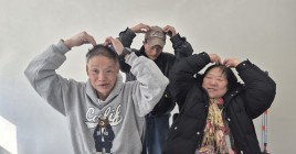 독산, 가산동 그룹 하트 모양을 한 단체 사진